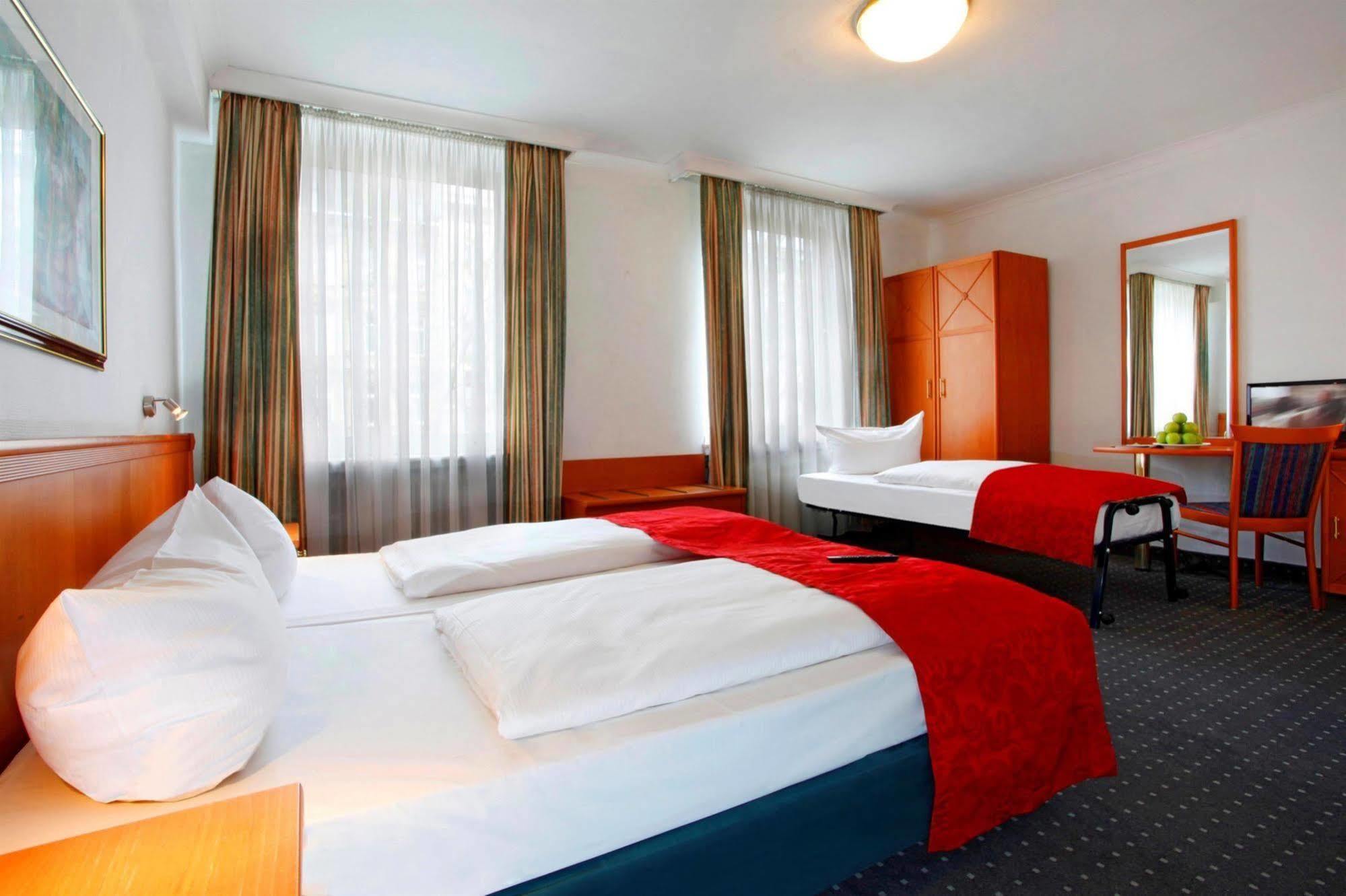 Ina Hotel Royal Koln Bagian luar foto
